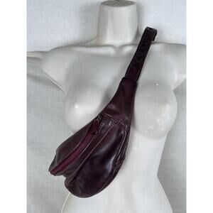 VTG Victoria Leather Co Made in the USA belt bag leather zip closure back pocket